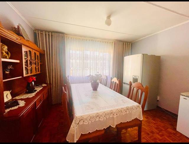 3 BEDROOM HOUSE FOR SALE IN MONTCLAIR